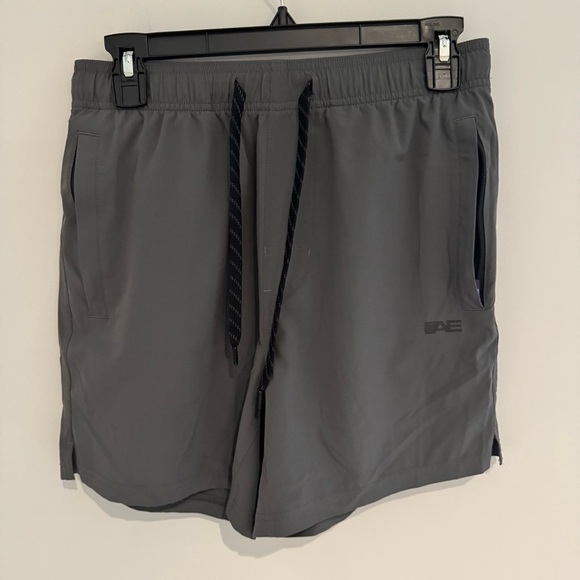 American Eagle Athletic Shorts Size Small 6” Inseam Like New - Picture 2 of 3